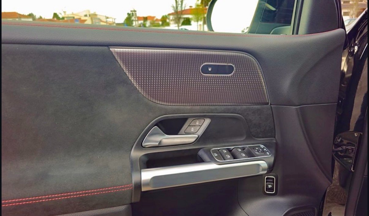 Mercedes-Benz EQB 11