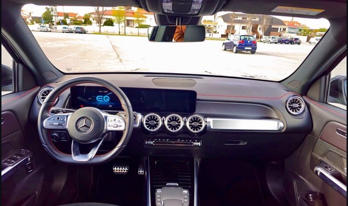 Mercedes-Benz EQB 8